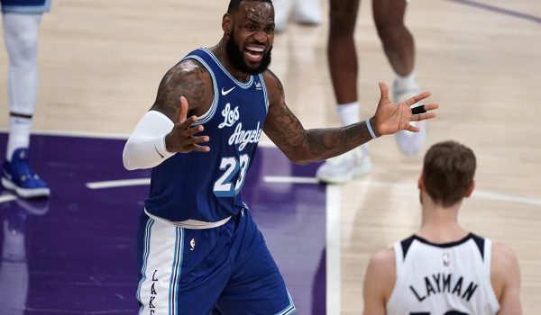 NBA Saturday four-team mega parlay (+1206): LeBron, Lakers cool off red-hot Hawks