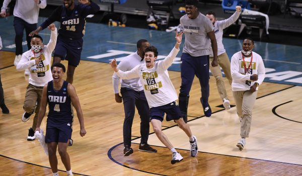 March Madness Sweet 16: Best Underdog and Most Vulnerable Favorite to target for Saturday's Games