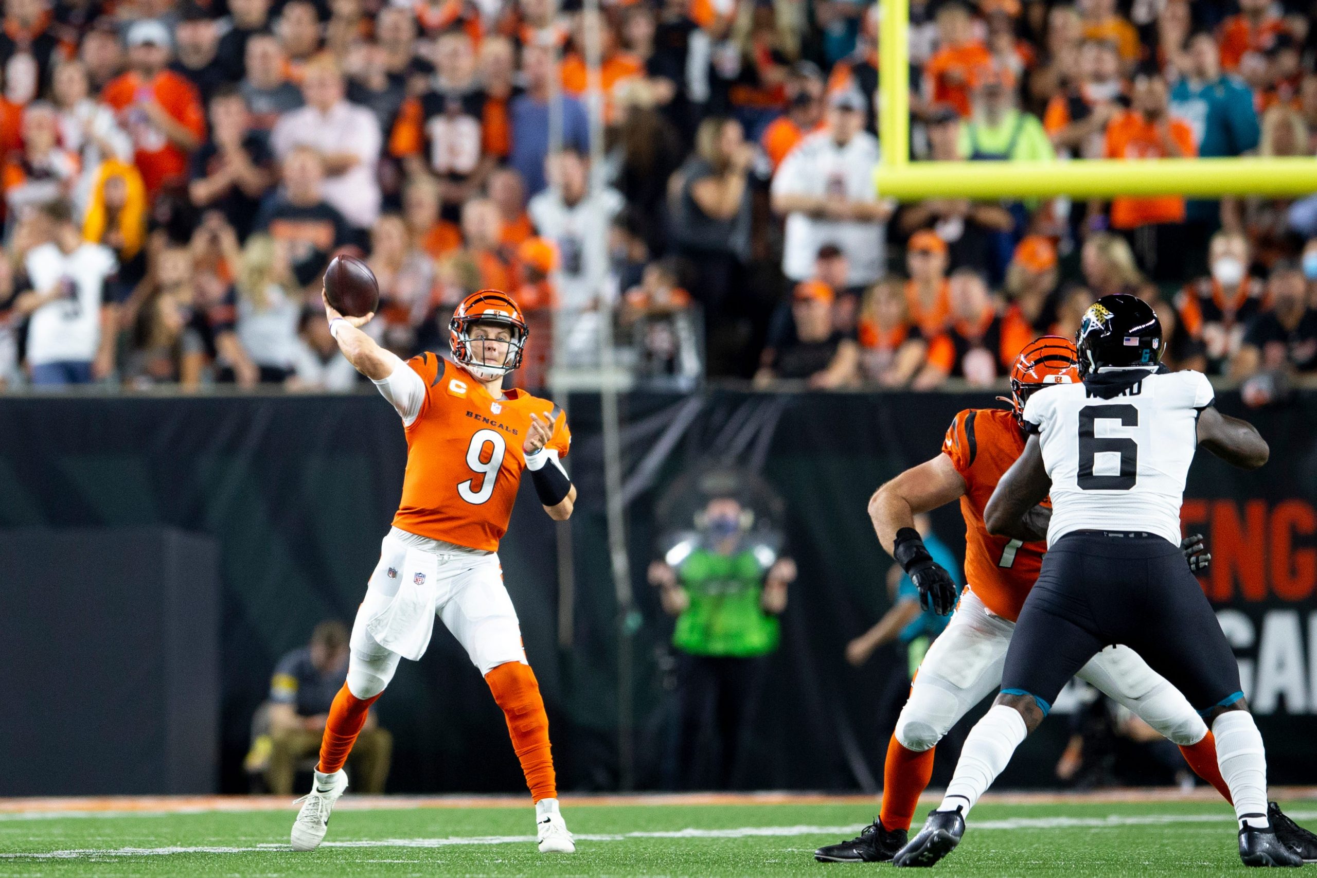 Browns vs. Bengals same-game parlays: Joe Burrow props lead SGP picks for  MNF in Week 8 